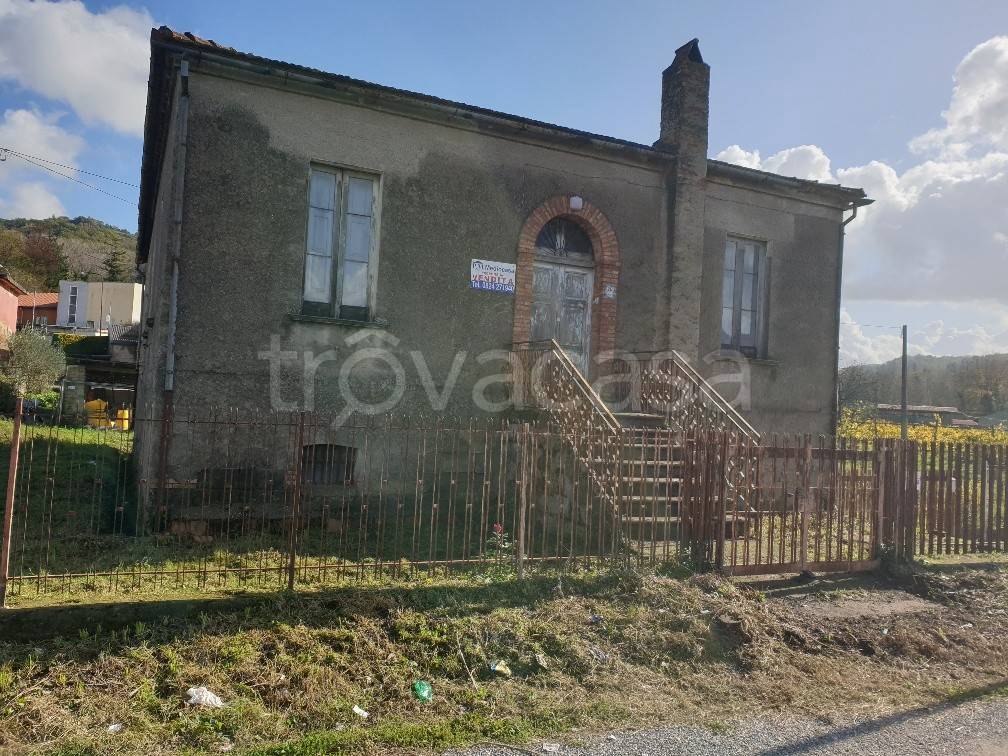 Casa Indipendente in vendita a Ceppaloni via Tre santi-san Giovanni, 11