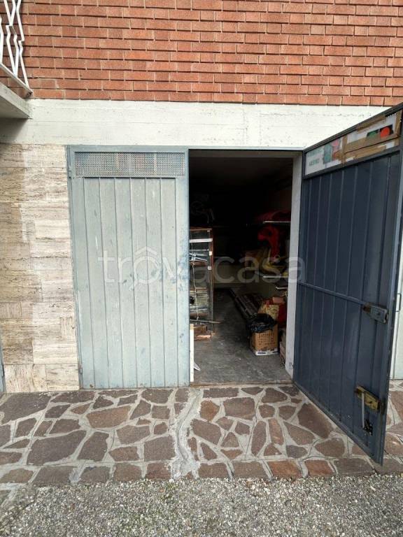 Garage in vendita a Modena via Confucio Basaglia