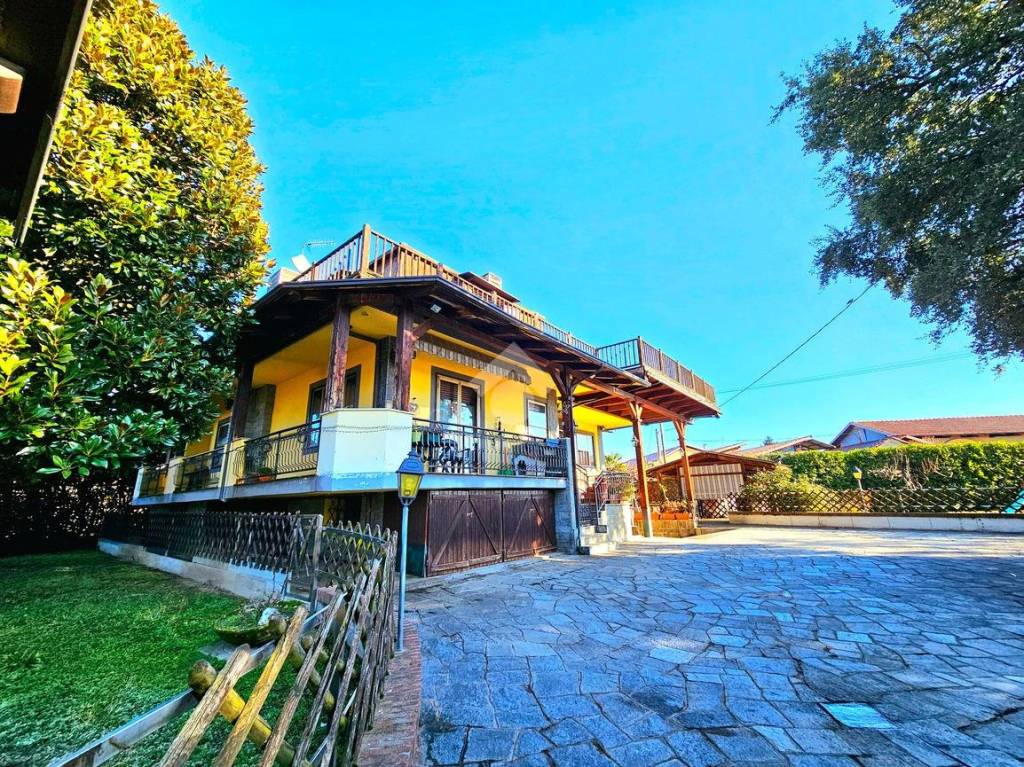Villa Bifamiliare in vendita a Robassomero via losa