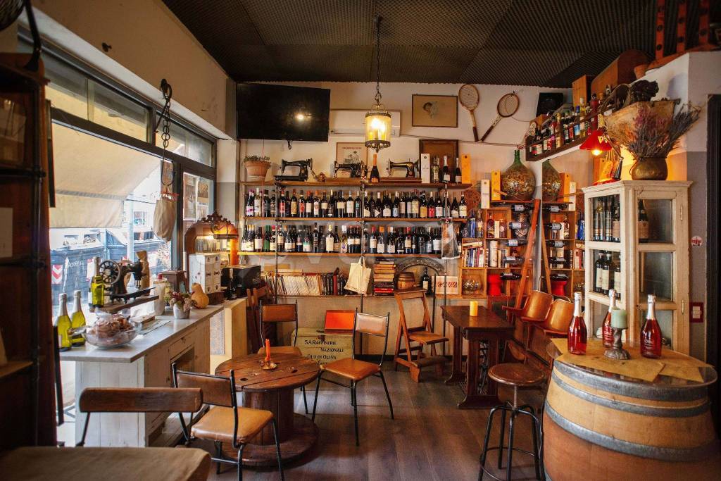Enoteca/Wine Bar in vendita a Roma via Luigi Mancinelli, 21/23