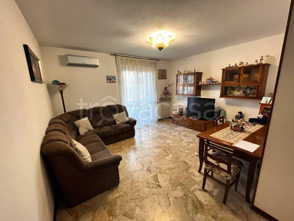 Appartamento in vendita a Cadeo via Liguria