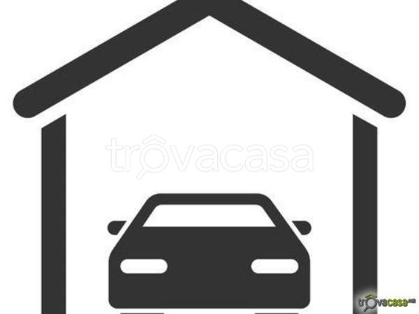 Garage in vendita a Trezzano sul Naviglio via Giuseppe Parini, 4