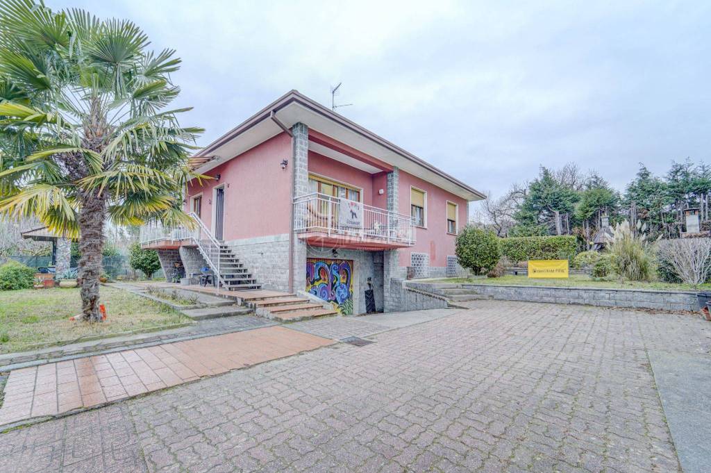 Villa in vendita a Ispra via Rozzolo