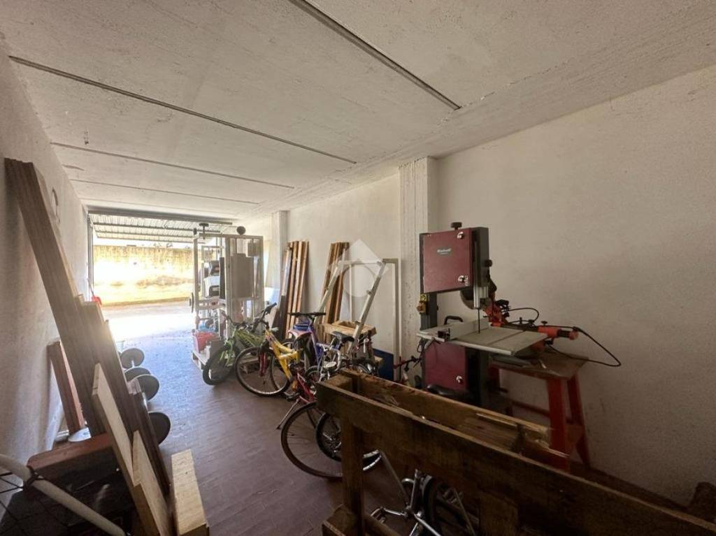 Garage in vendita a Sarzana via Sarzanello, 236