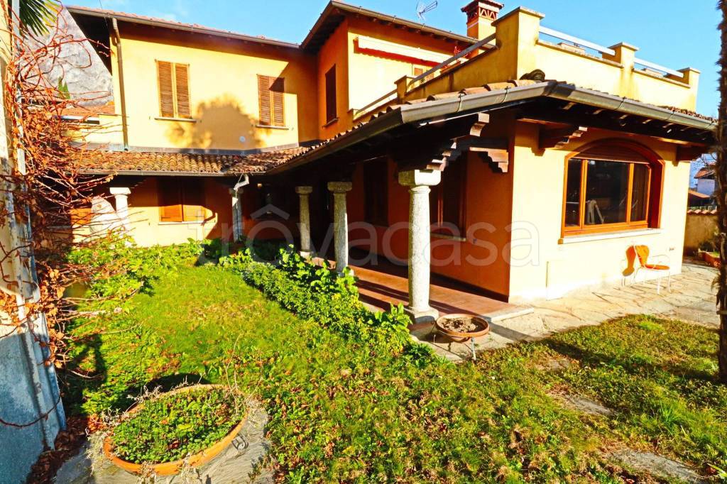 Villa Bifamiliare in vendita a Griante via Don Tommaso Grossi, 4