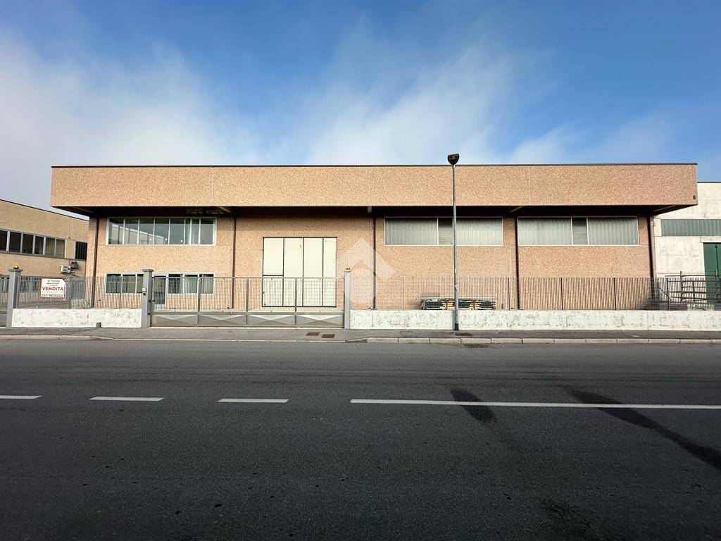 Capannone Industriale in vendita a Bassano Bresciano via Brescia