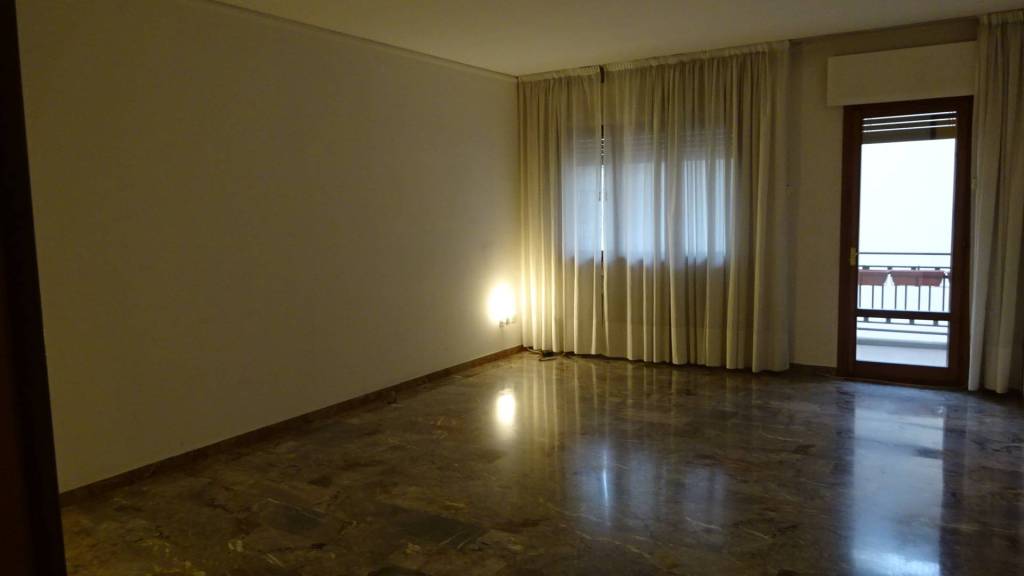 Appartamento in vendita a Venezia via Nino Bixio