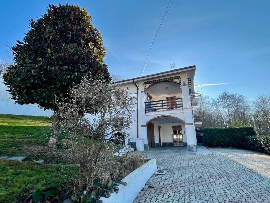Villa Bifamiliare in vendita a Bra via Don Luigi Orione, 238