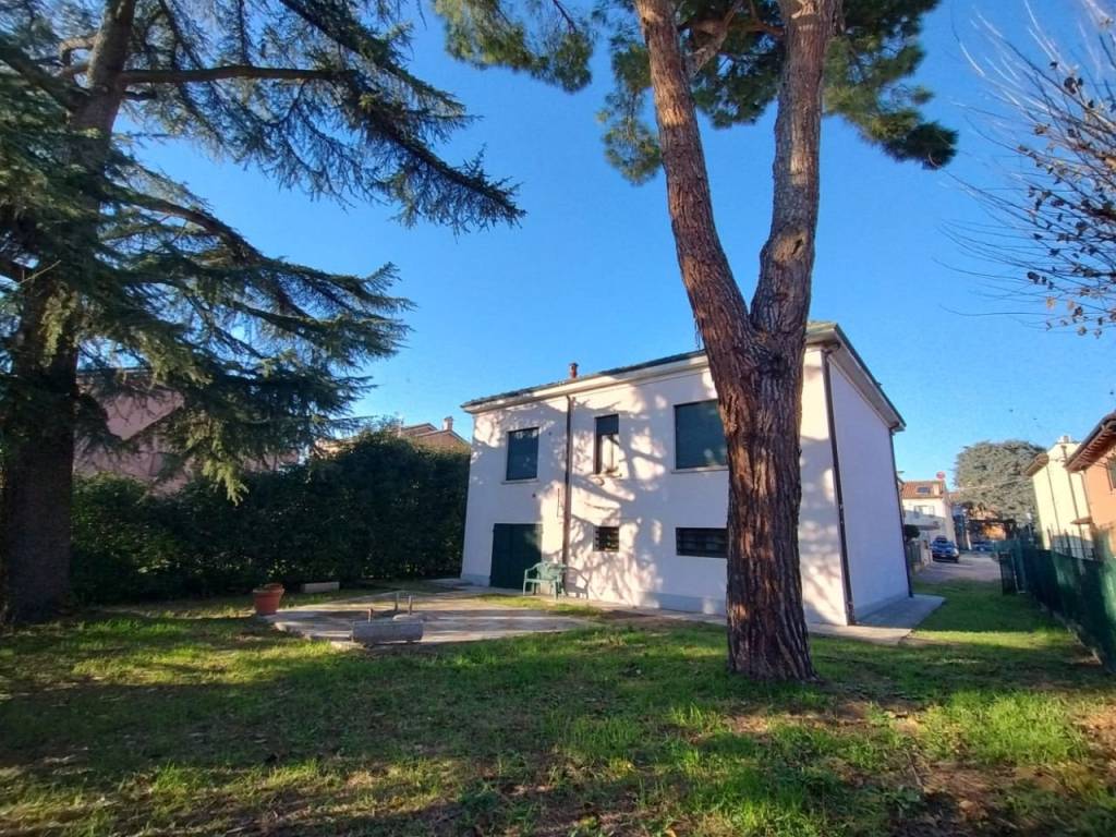 Villa in vendita a Ferrara via Giovanni Briosi, 24
