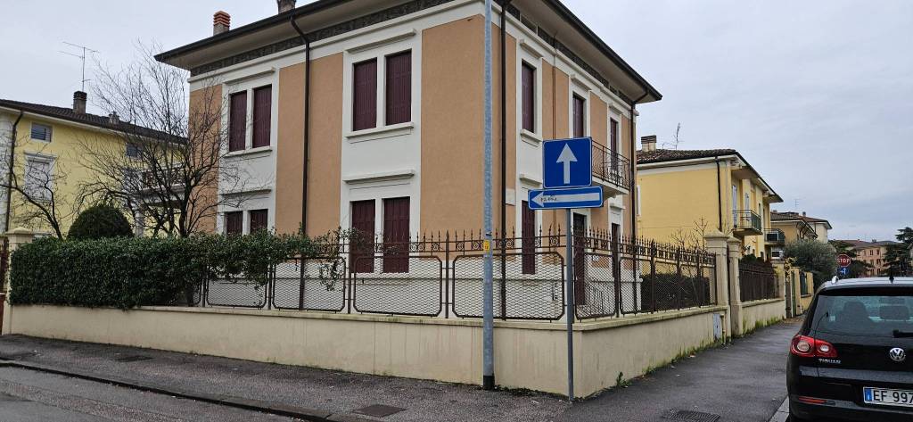 Villa Bifamiliare in vendita a Verona
