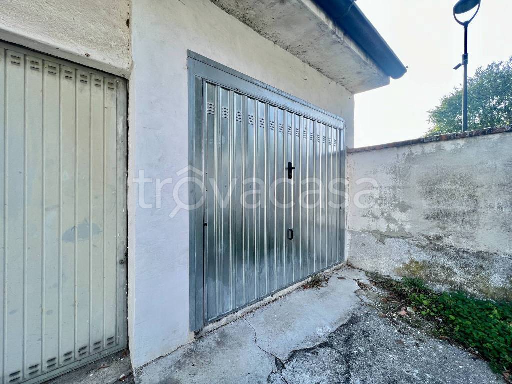 Garage in vendita a Landriano via San Rocco, 8