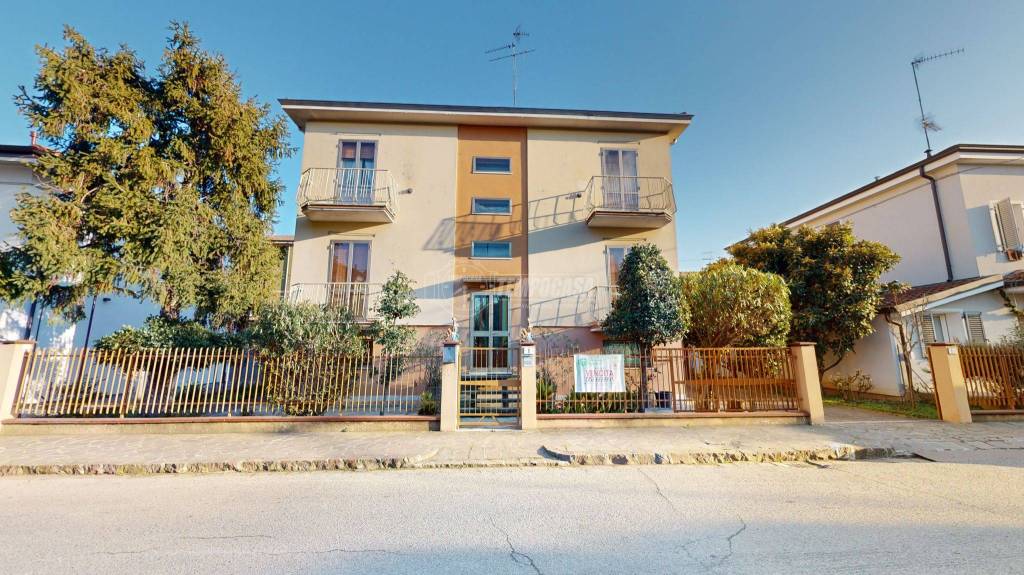 Casa Indipendente in vendita a Carpi via Arno, 8
