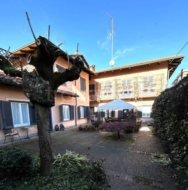 Casa Indipendente in vendita a Chivasso via Italia, 3