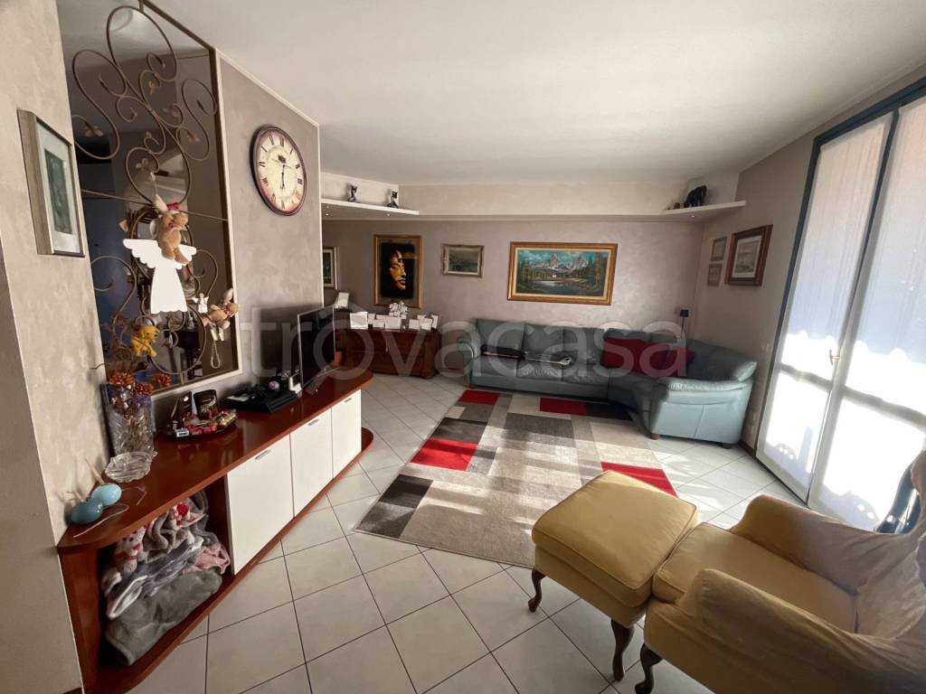 Appartamento in vendita a Pedrengo via Falcone Borsellino