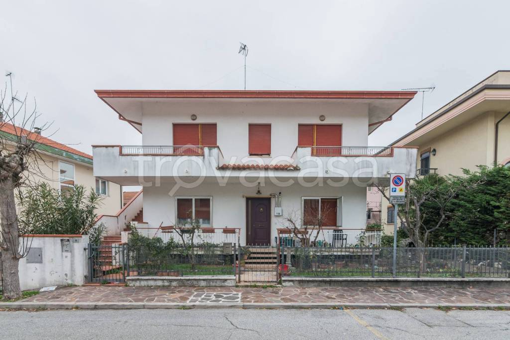 Casa Indipendente in vendita a Riccione via Celano