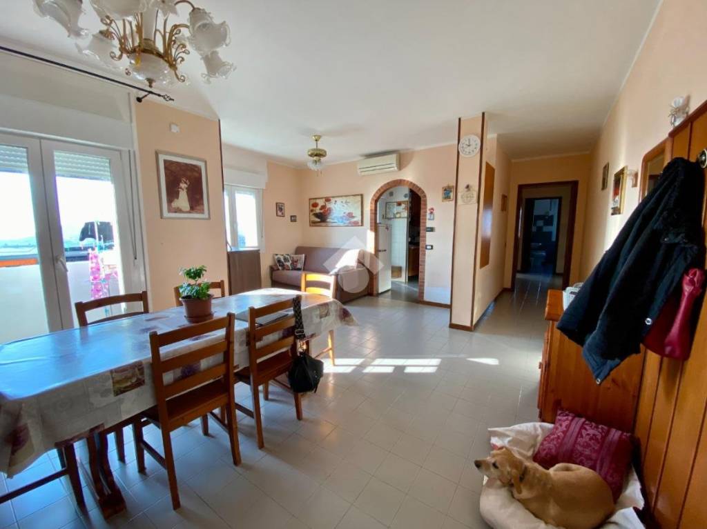 Appartamento in vendita a San Giovanni Lupatoto via Ugo Foscolo, 43