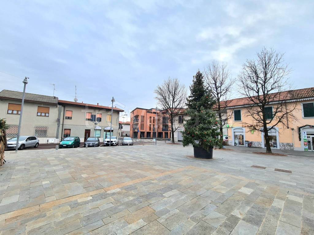 Negozio in vendita a San Giorgio su Legnano piazza Giuseppe Mazzini