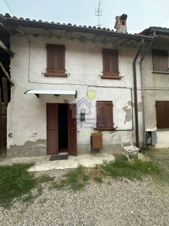 Casa Indipendente in vendita a Costa de' Nobili via gen.A. Clerici 4