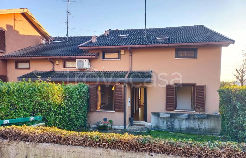 Villa Bifamiliare in vendita a Erba via Michelangelo Buonarroti, 34
