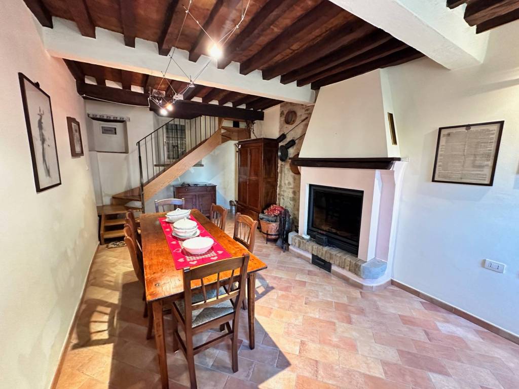 Casa Indipendente in vendita a Canossa via Beatrice di Lorena, 68