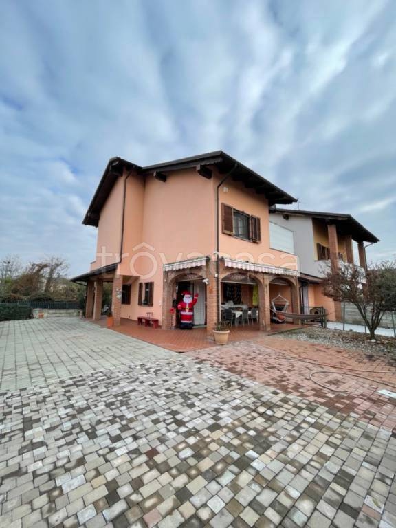 Villa in vendita a Borgo Vercelli via Sant'Evasio, 7