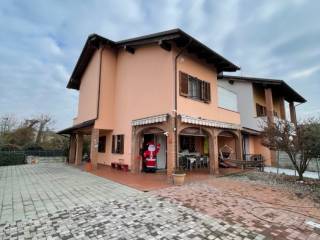 Villa in vendita a borgo vercelli via sant'evasio, 7