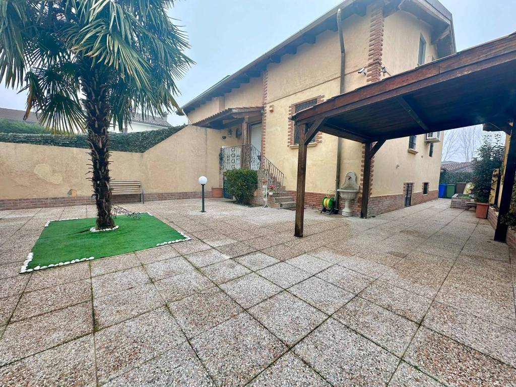 Villa Bifamiliare in vendita a Vellezzo Bellini via Baracchino