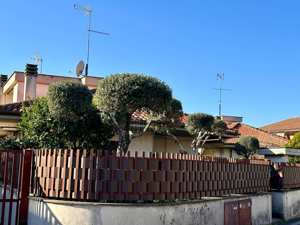 Villa a Schiera in vendita a Roma via delle Vigne di Morena, 13