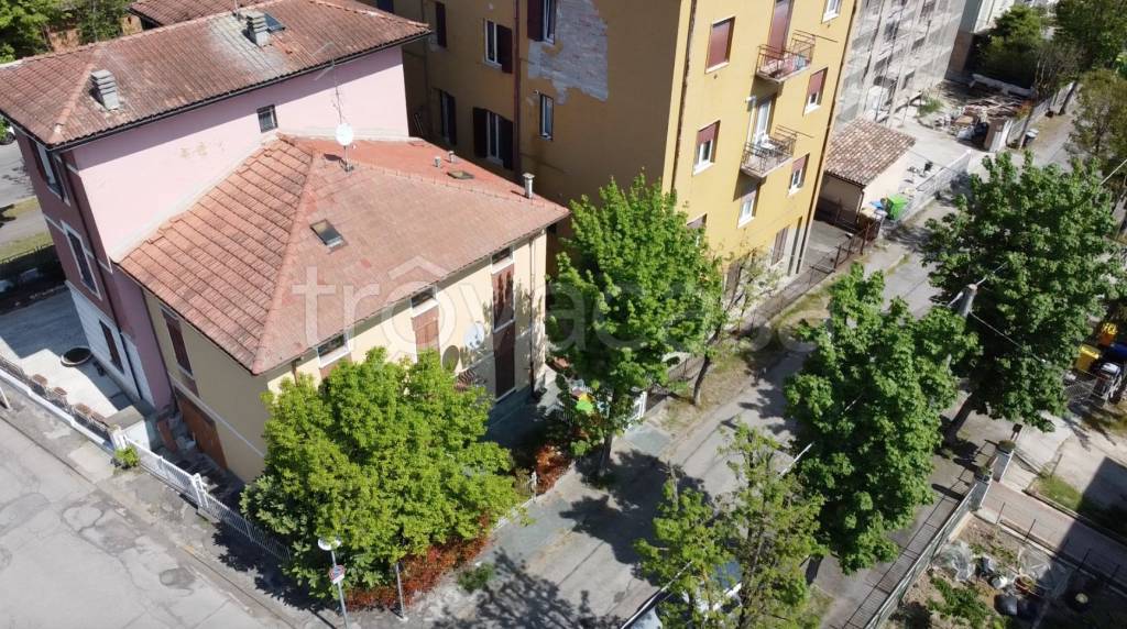 Villa in vendita a Salsomaggiore Terme via Benedetto Antelami, 19
