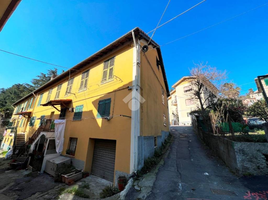 Casa Indipendente in vendita a Serra Riccò via Agostino Richino, 19
