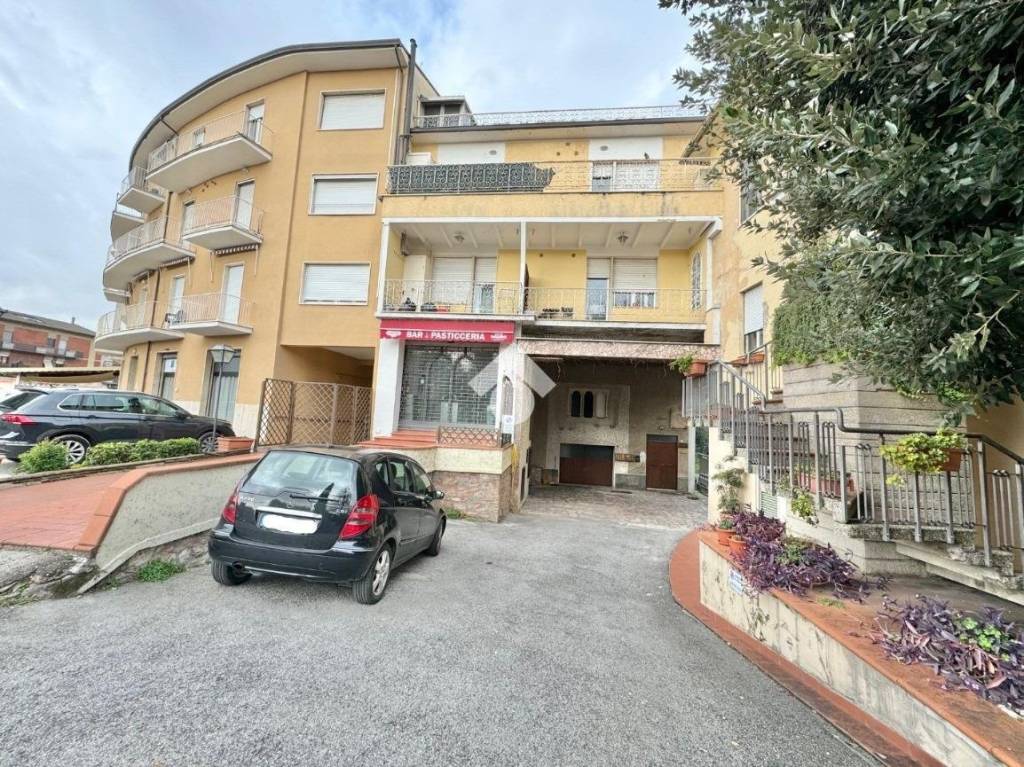 Appartamento in vendita ad Assisi via patrono d'italia, 8