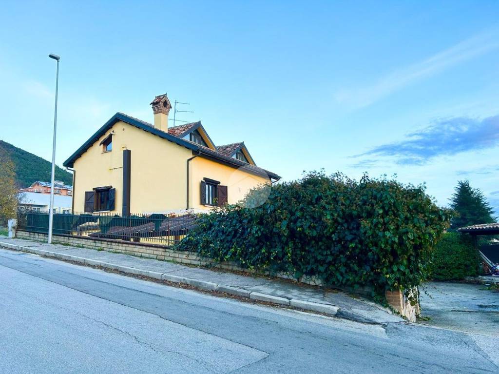 Villa in vendita a L'Aquila via Madonna Di Pettino, 7