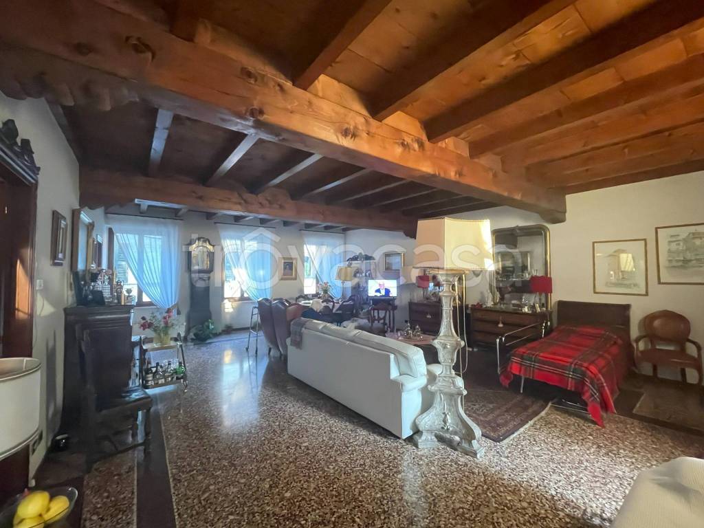 Appartamento in vendita a Verona galleria Pellicciai