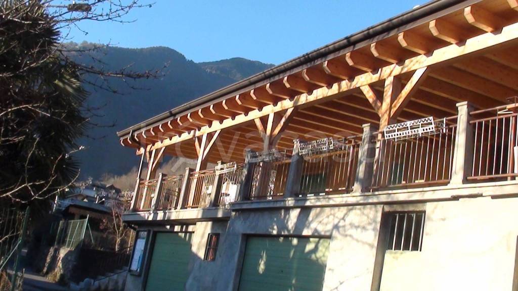Negozio in vendita a Berbenno di Valtellina via Civetta, 41