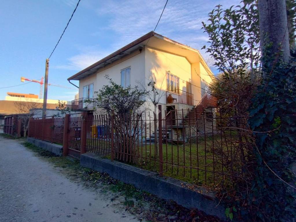 Villa in vendita a Spresiano via Calessani, 1