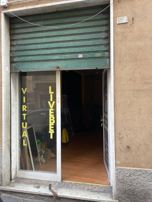 Negozio in vendita a Genova via Donghi, 41A
