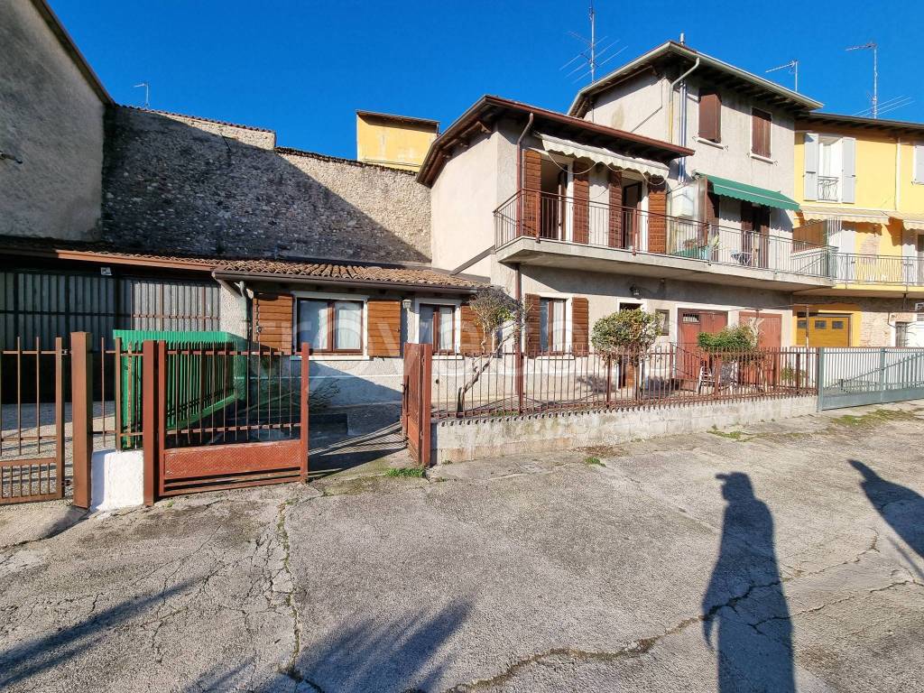 Casa Indipendente in vendita a Castiglione delle Stiviere via Porta Lago, 2