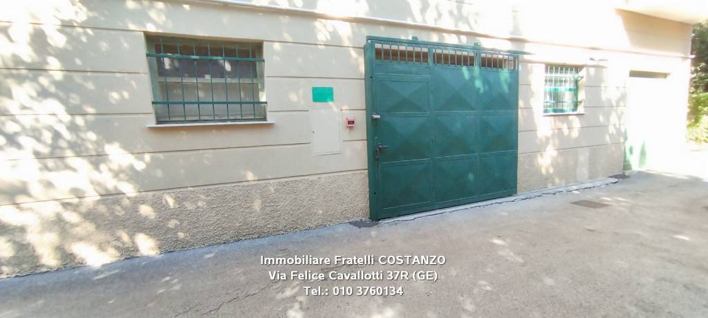 Garage in vendita a Genova via Livorno