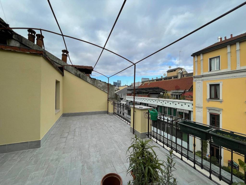 Appartamento in vendita a Milano via Lecco, 11