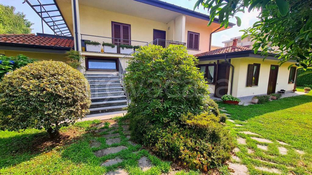 Villa in vendita a Gallarate via Gran Paradiso, 43