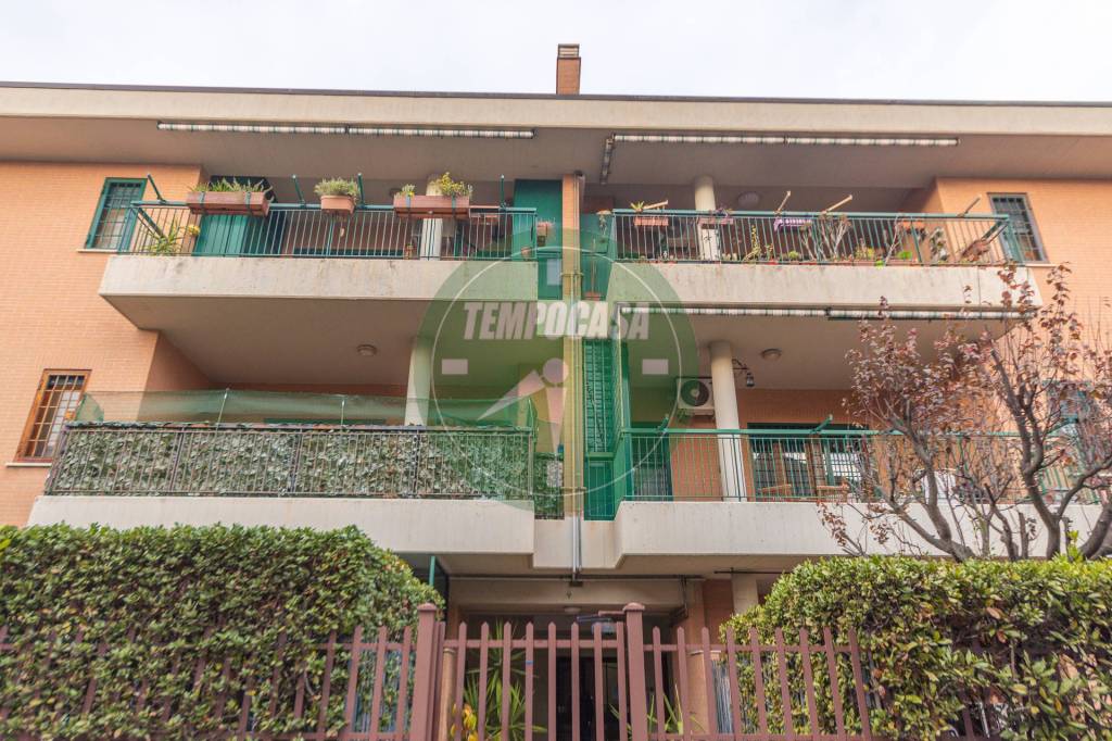Appartamento in vendita a Roma via della Tenuta del Casalotto, 91