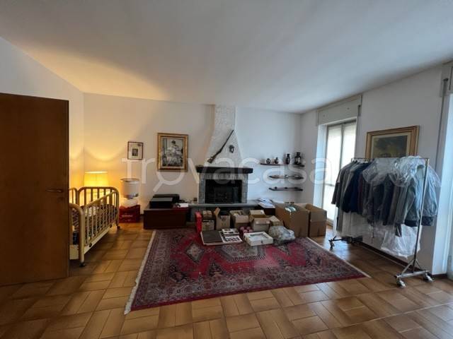 Appartamento in vendita a Turate via Ugo Foscolo