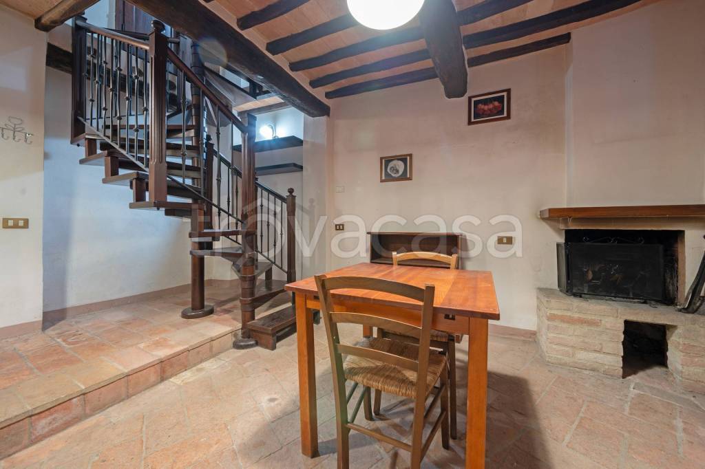 Casa Indipendente in vendita a Perugia via Ortensia