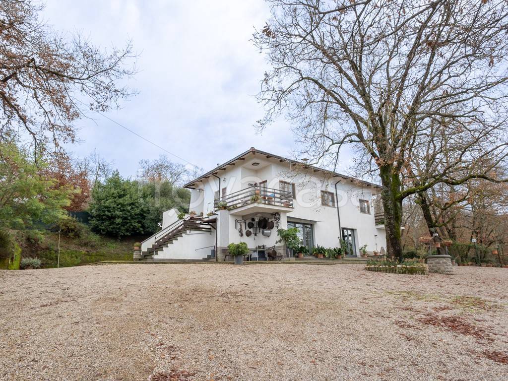 Villa in vendita a Vitorchiano strada Provinciale Sorianese