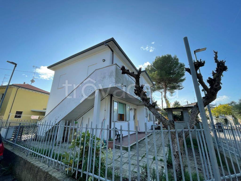 Villa Bifamiliare in vendita a Riccione viale Ortona