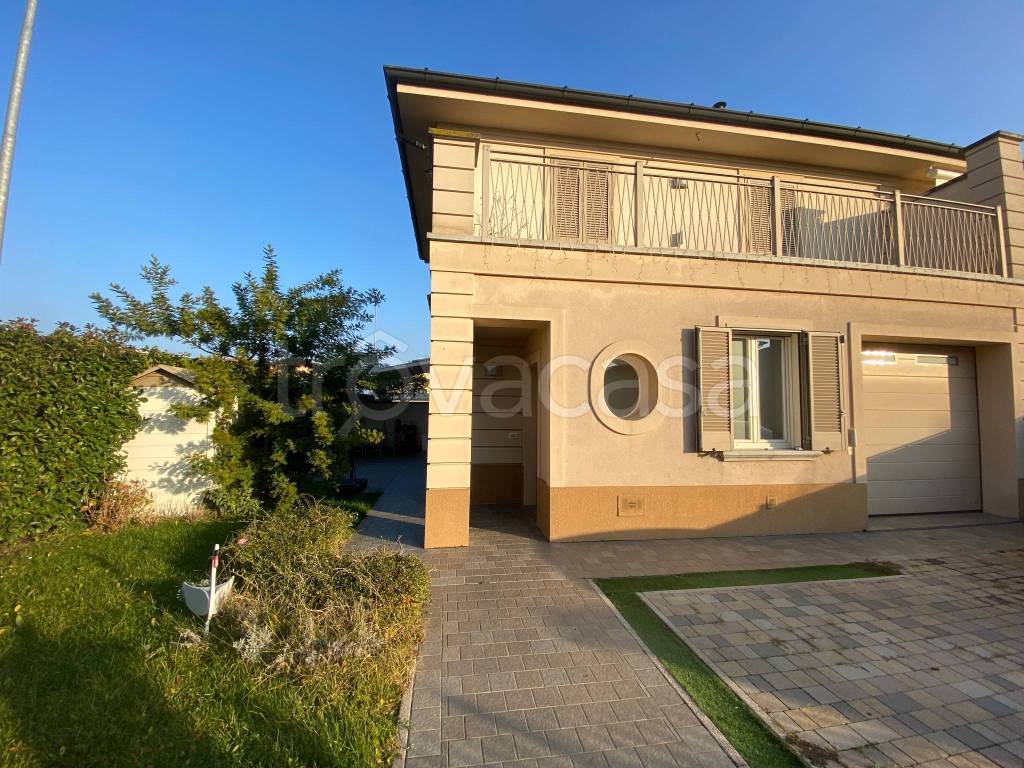 Villa Bifamiliare in in vendita da privato a Somaglia via Don Pierino Bernardelli, 8