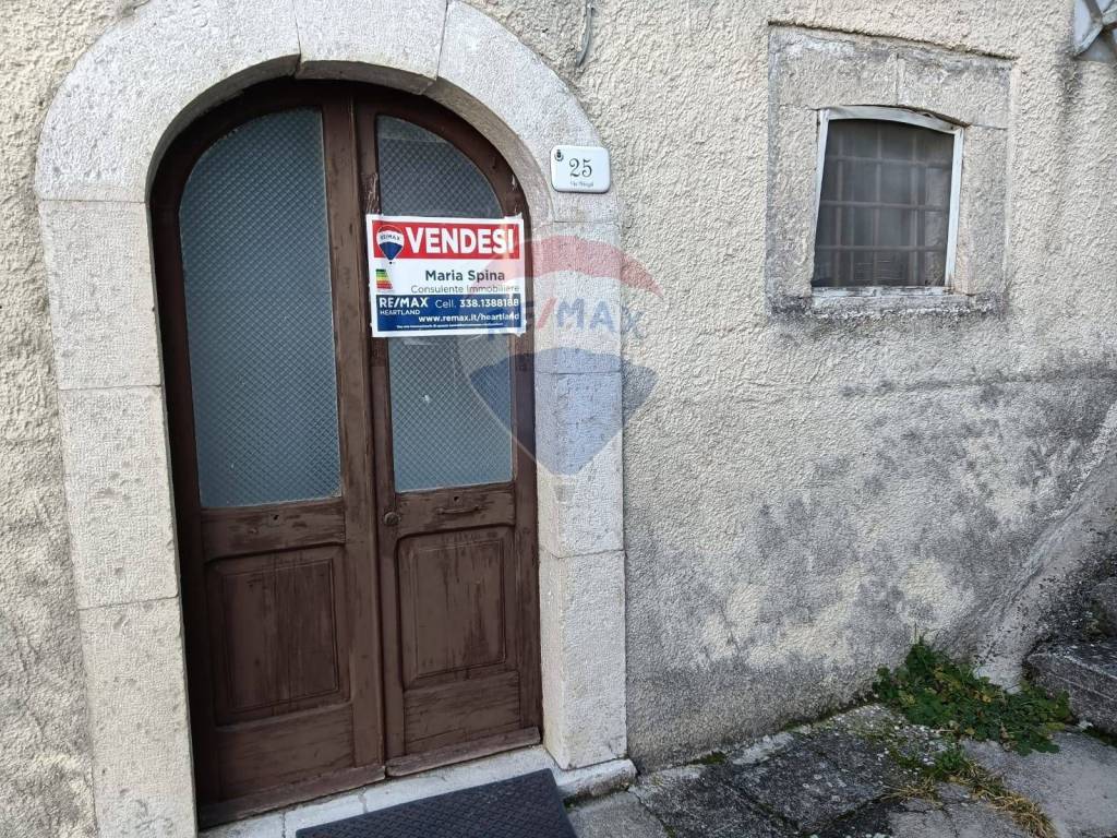 Appartamento in vendita a Barrea via San Francesco, 21