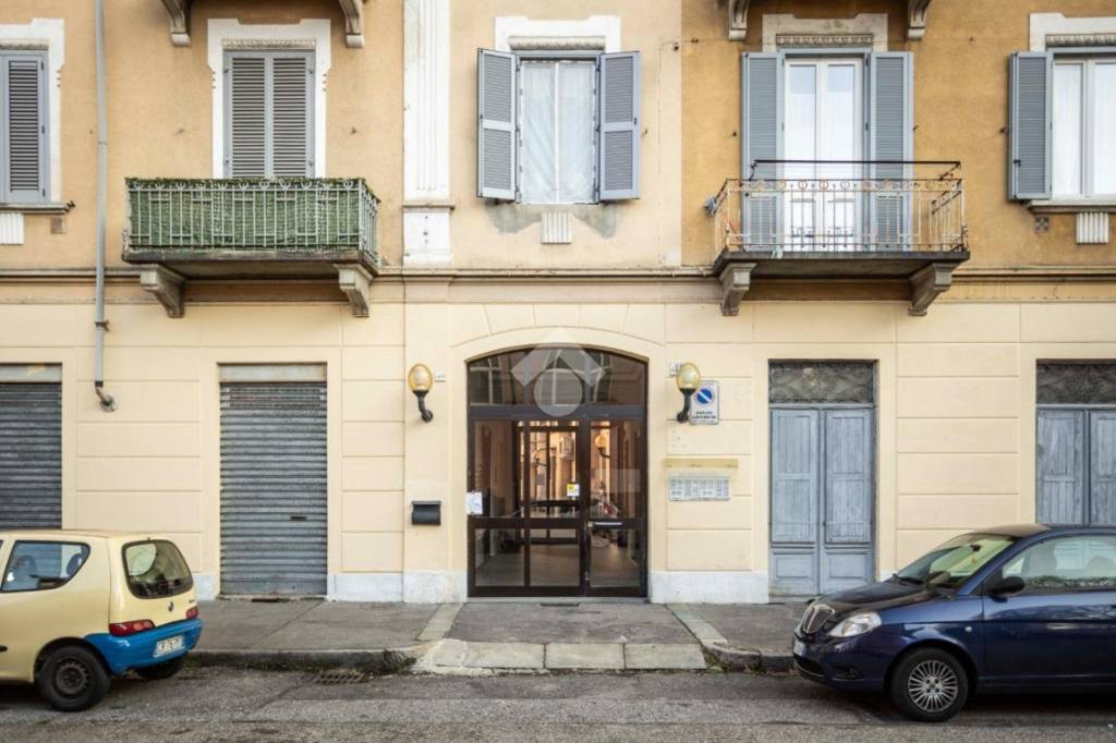 Appartamento in vendita a Torino via Verolengo, 42