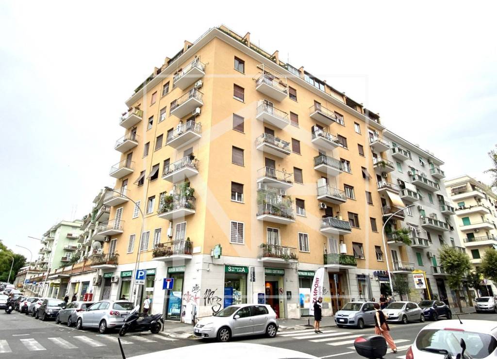 Appartamento in vendita a Roma via di Acqua Bullicante, 66