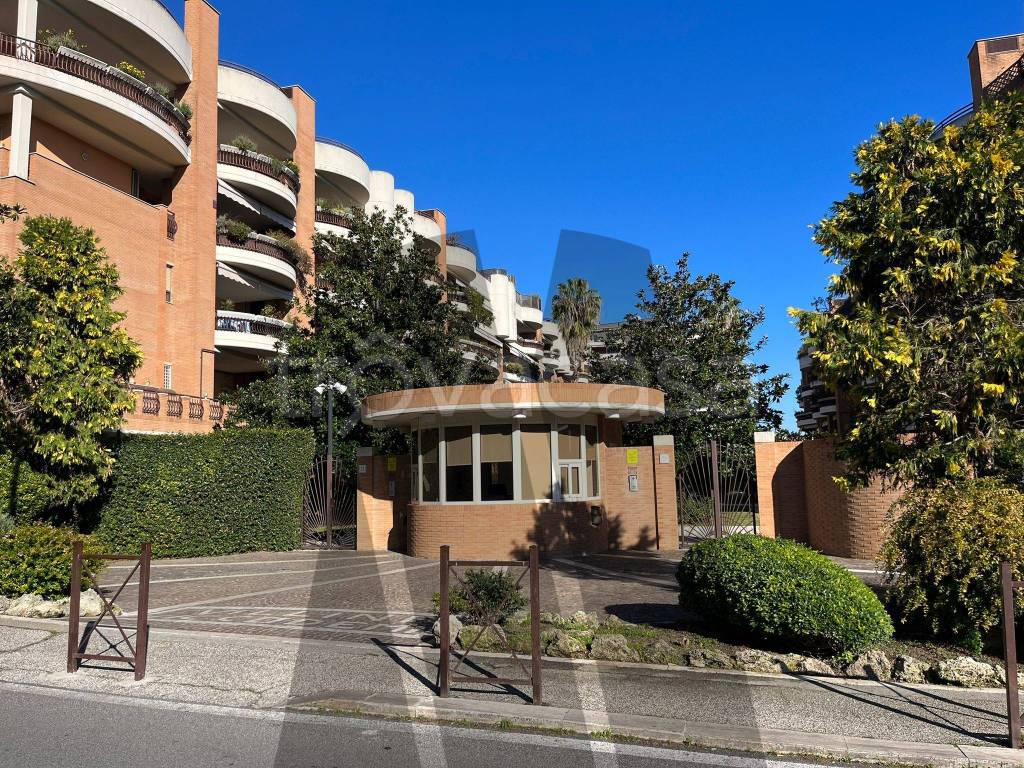 Appartamento in vendita a Roma via Olindo Guerrini